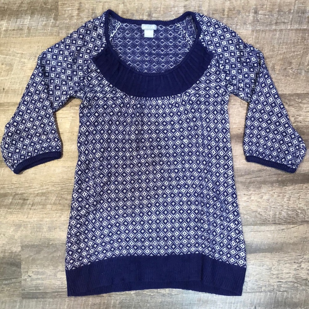 Delia’s blue and white sweater in small
